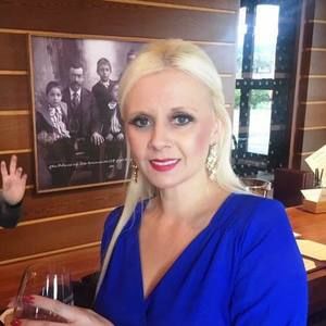 Meet your Posher, Hollie